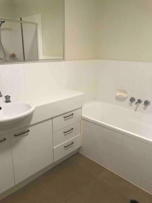 Room With Separate Bath In Shared Homestay 레드클리프 외부 사진