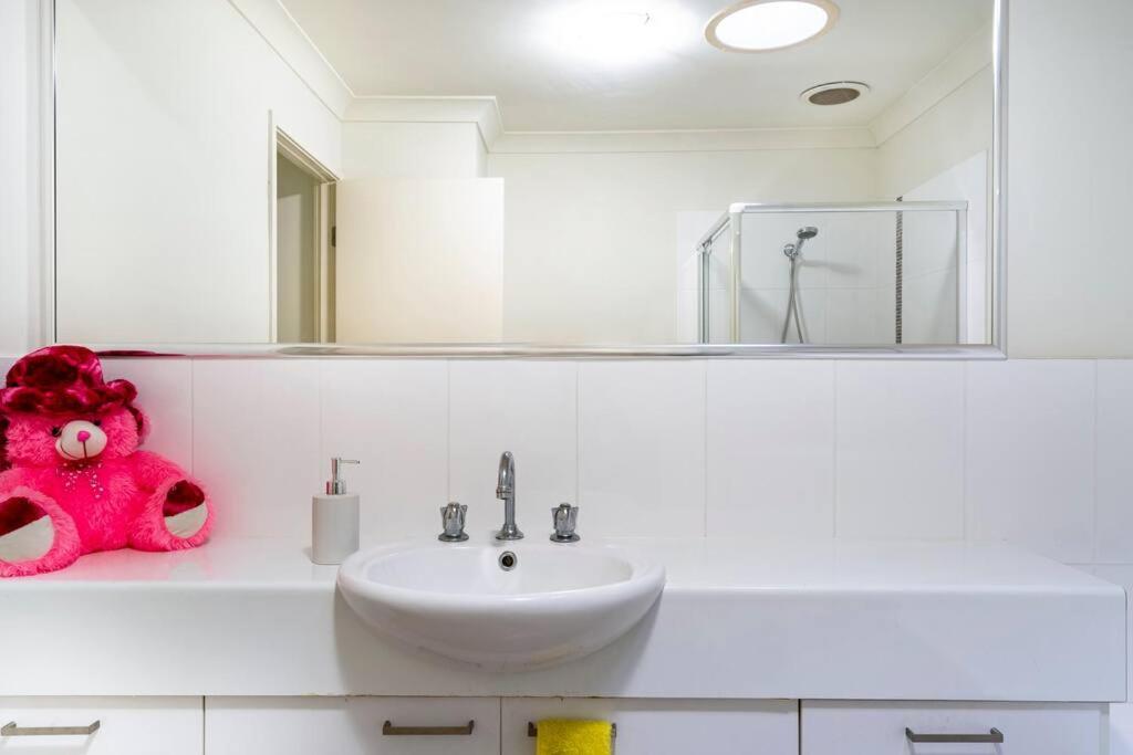 Room With Separate Bath In Shared Homestay 레드클리프 외부 사진