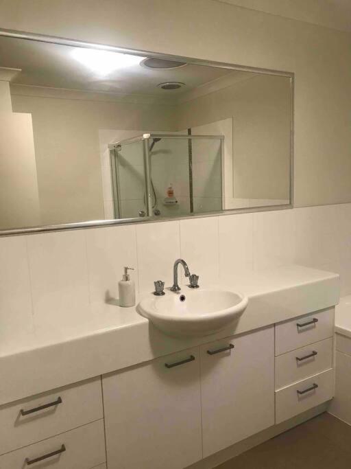 Room With Separate Bath In Shared Homestay 레드클리프 외부 사진