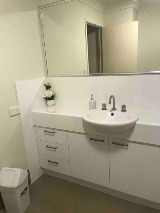 Room With Separate Bath In Shared Homestay 레드클리프 외부 사진